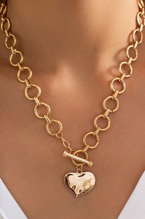 MY DREAM LIFE | Hammered Heart Front Toggle Necklace