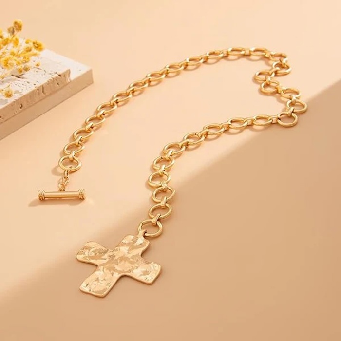 MY DREAM LIFE | Hammered Cross Front Toggle Necklace