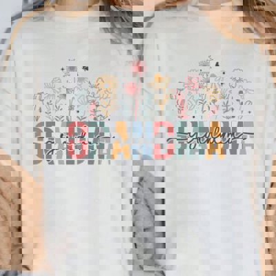 Grandma Flowers Boho Graphic Tee – Retro Floral Grandma Shirt, Mother’s Day Gift, Vintage Boho Style Top