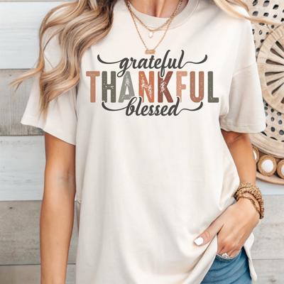 Grateful Thankful Blessed Vintage Distressed Graphic Tee – Fall Autumn Inspirational Shirt for Women