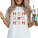  Teacher Merry Christmas Coquette Preppy Graphic Tee – Cute Holiday Shirt with Red Bows and Gingerbread Bells, Festive Classroom Top, Trendy Gift for Teachers