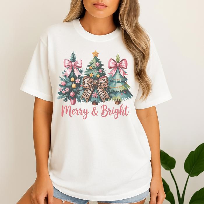 Merry and Bright Christmas Trees Graphic Tee – Festive Holiday Shirt with Leopard and Pink Bows, Cute Winter Top, Cozy Gift for Women