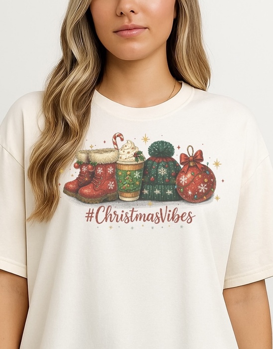 Christmas Vibes Cocoa Mug – Festive Holiday Graphic Tee, Cozy Winter Coffee Shirt, Cute Christmas Gift Top for Women