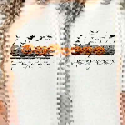 Spooky Season Pumpkin Graphic Tee – Halloween Jack O’Lantern Bats Vintage Fall Shirt for Women