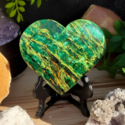 Natural Emerald Heart Crystal Stone Carving Green Gemstone Specimen Decor