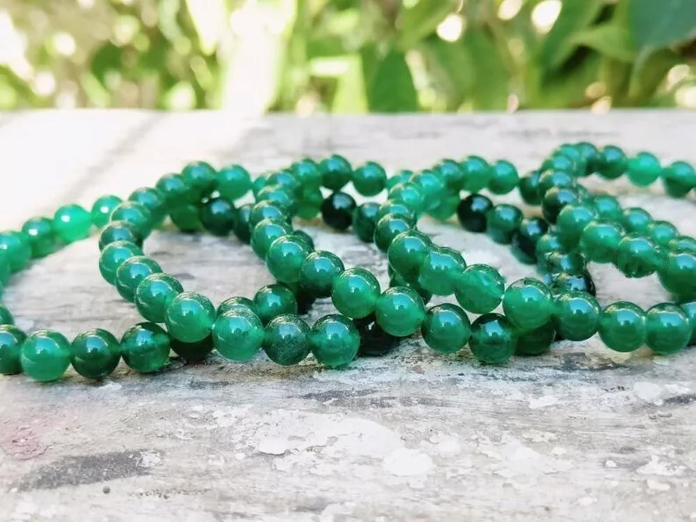 5 Pcs Natural Emerald 8mm  Crystal Healing Stretch Bracelet