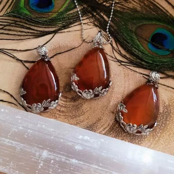 Carnelian Red Agate Drop Pendant Healing Protection Women Chain Necklace Gifts (1 piece)