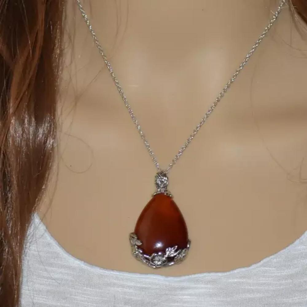 Carnelian Red Agate Drop Pendant Healing Protection Women Chain Necklace Gifts (1 piece)