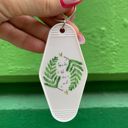  Fronds Til The End Motel Style Illustrated Funny Keychain - White, Green