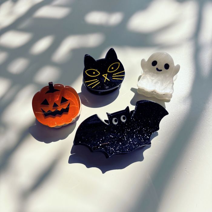 Set of 4 Mini Spooky Hair Claws | Halloween Hair Claw Clip Set in Giftable Pouch | Bat, Pumpkin, Cat, Ghost