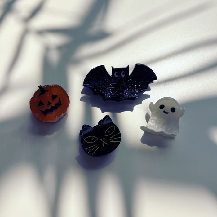 Set of 4 Mini Spooky Hair Claws | Halloween Hair Claw Clip Set in Giftable Pouch | Bat, Pumpkin, Cat, Ghost