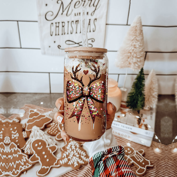 Christmas Glass Tumbler Set 2pk, Modern Cute Holiday Home Decor & Gift Ideas, Glass Coffee Cups with Wood lid and Straws | Glitter Sequin Christmas Cups