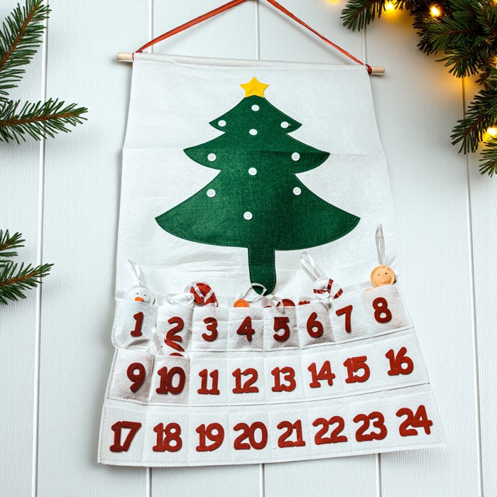 Christmas 2025 Advent Calendar, Handmade Hanging Christmas Countdown with Plush Fabric Ornament Options, Reusable Holiday Felt Advent 
