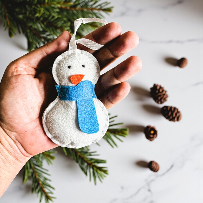 Christmas 2025 Advent Calendar, Handmade Hanging Christmas Countdown with Plush Fabric Ornament Options, Reusable Holiday Felt Advent 