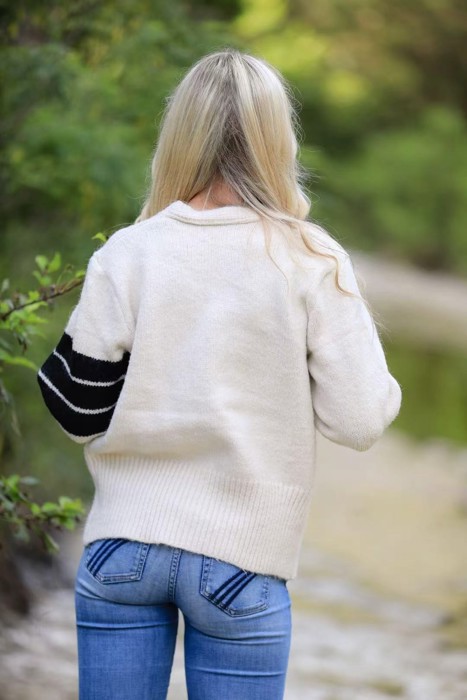 Knit Buttoned Front Cardigan