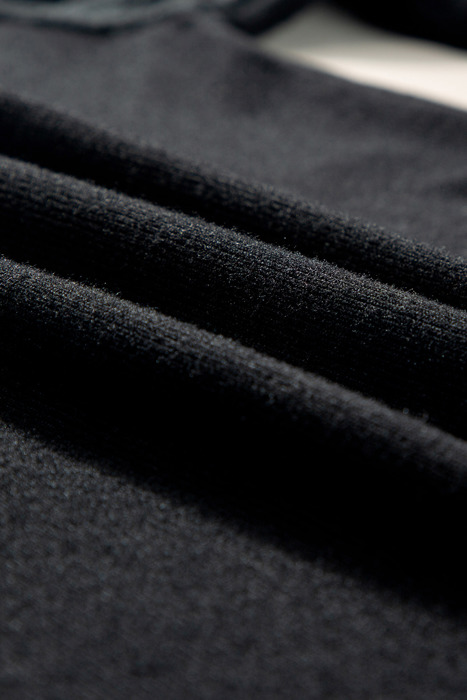 HIDDEN GEMS | Solid Ribbed Button V-Neck Top