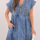  HIDDEN GEMS | Trendsetting Pleated Denim Dress