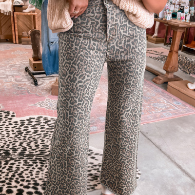 HIDDEN GEMS | Leopard Frayed High Waist Jeans