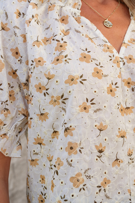 HIDDEN GEMS | Charming Floral Embroidered Blouse