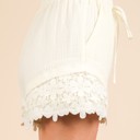  Lace Contrast Detail Woven Shorts