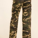  WOMEN'S BUTTON CLOSURE CARGO POCKETS WIDE LEG DENIM CAMO PRINT PANTS