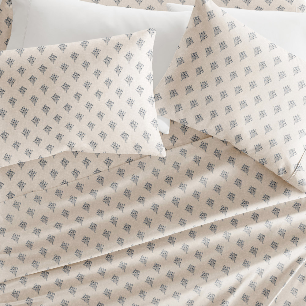 Patterned Ultra-Soft Bed Sheet Set - Delicate Details