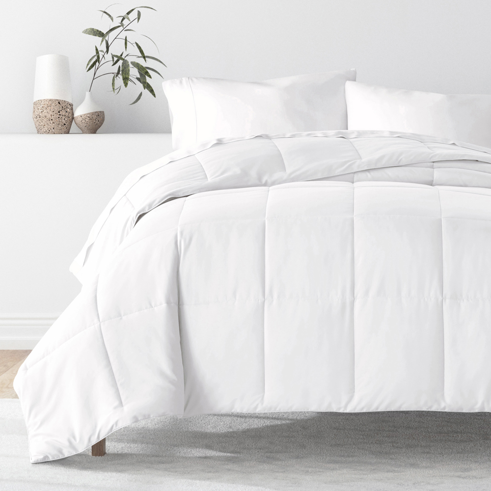 Soft Down-Alternative Essential Comforter