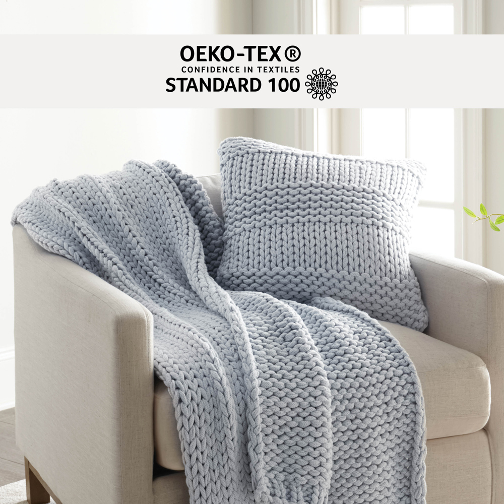 Chunky Throw Blanket and Decor Pillow Bundle