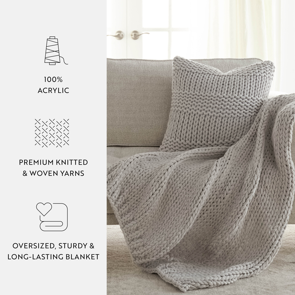 Chunky Throw Blanket and Decor Pillow Bundle