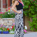  Abstract Sleeveless Maxi Dress