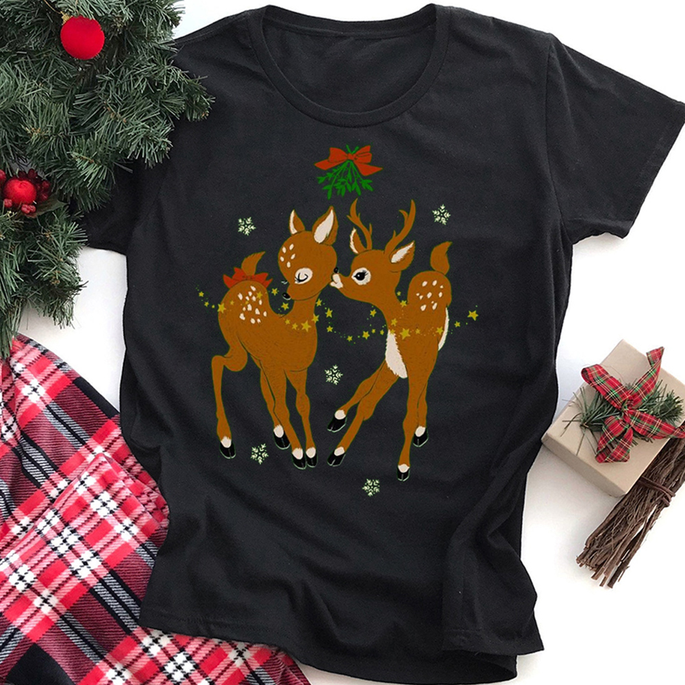 Retro Kissing Reindeer Cute Christmas Graphic Tee