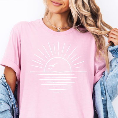 Simple Sunset & Birds Summer Beach Vibes Happy Days Graphic Tee | Summer Tee