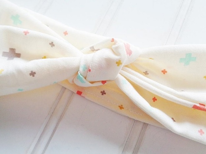 Donna Knotted Headband - Colored Swiss Cross
