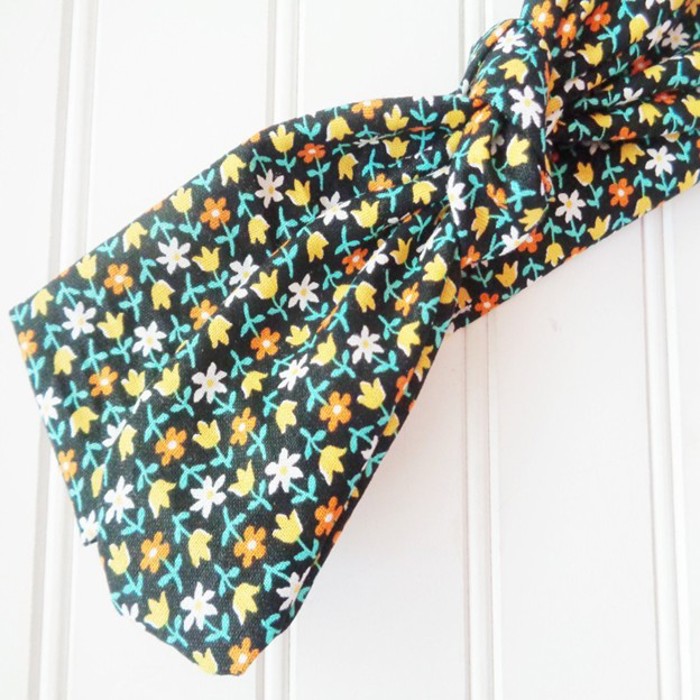 Donna Knotted Headband - Tulips and Daisies on Black