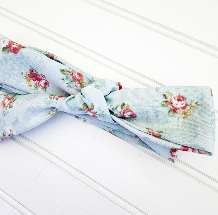 Emma Knotted Headband - Bouquets on Blue