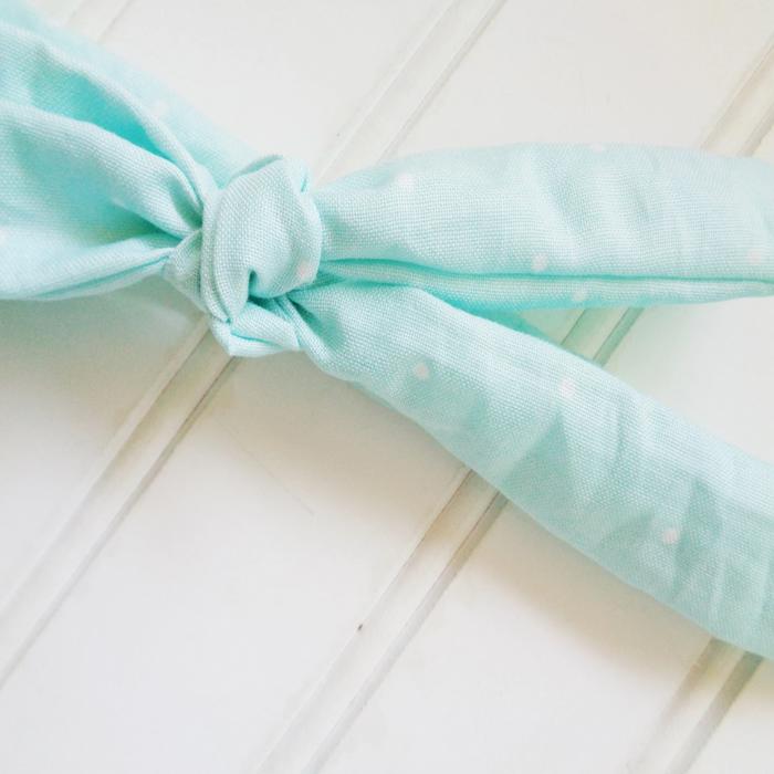 Lois Skinny Headband - Dots on Light Blue