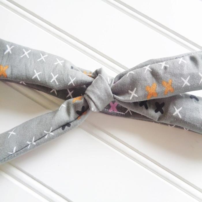 Lois Skinny Headband - X's on Gray