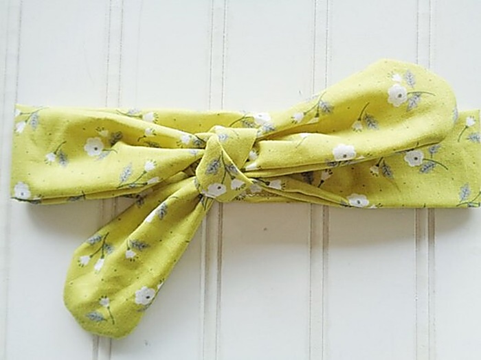 Donna Knotted Headband - Flowers on Green