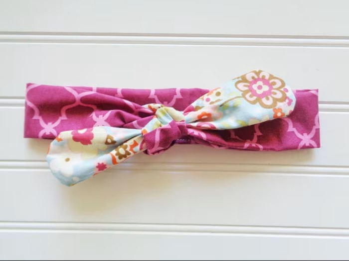 Knotted Headband - Maroon Quartrefoil with Floral on Blue