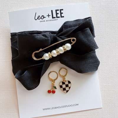 Sneaker and Charm Lace Set with Black Laces and Attachable Charms