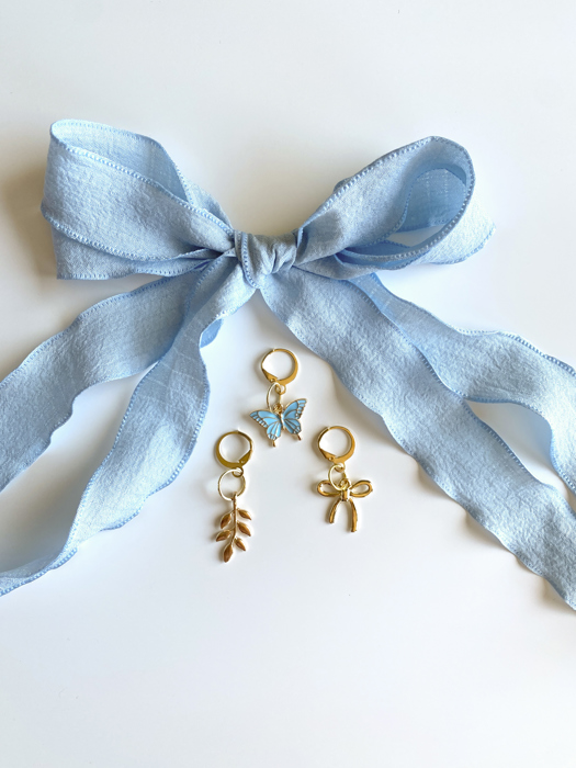 Blue Shoe Laces with Fern, Butterfly & Bow Shoe Charm Set