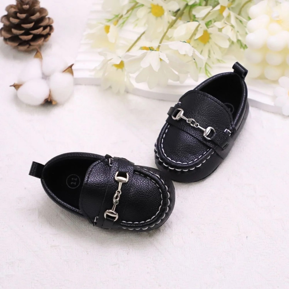 Chic & Cozy Baby Moccasins - Stylish First Steps