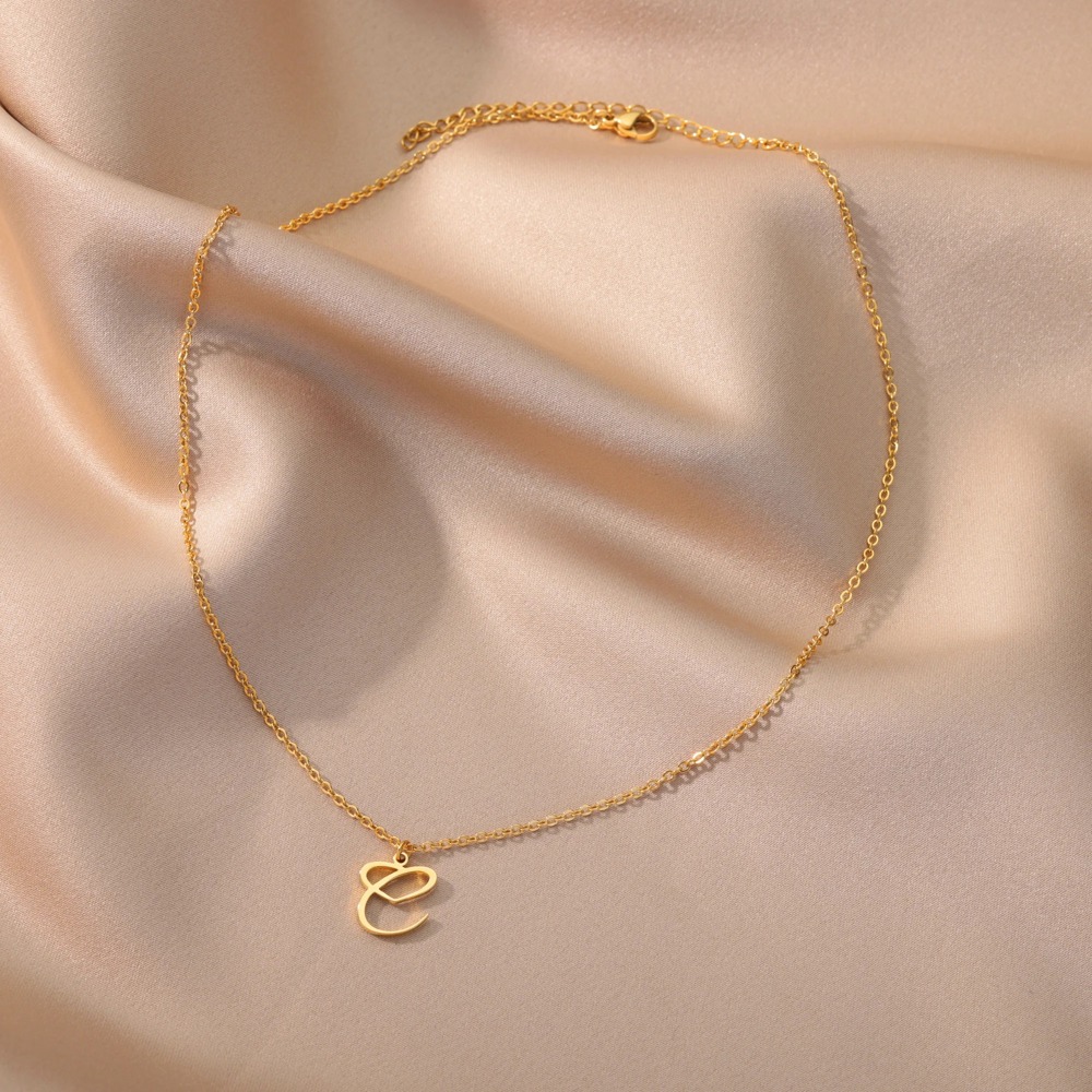 Personalized Initial Heart Necklace - Gold Elegance & Style