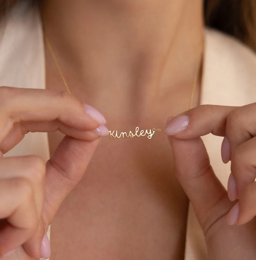 Personalized Name Necklace: Minimalist & Chic