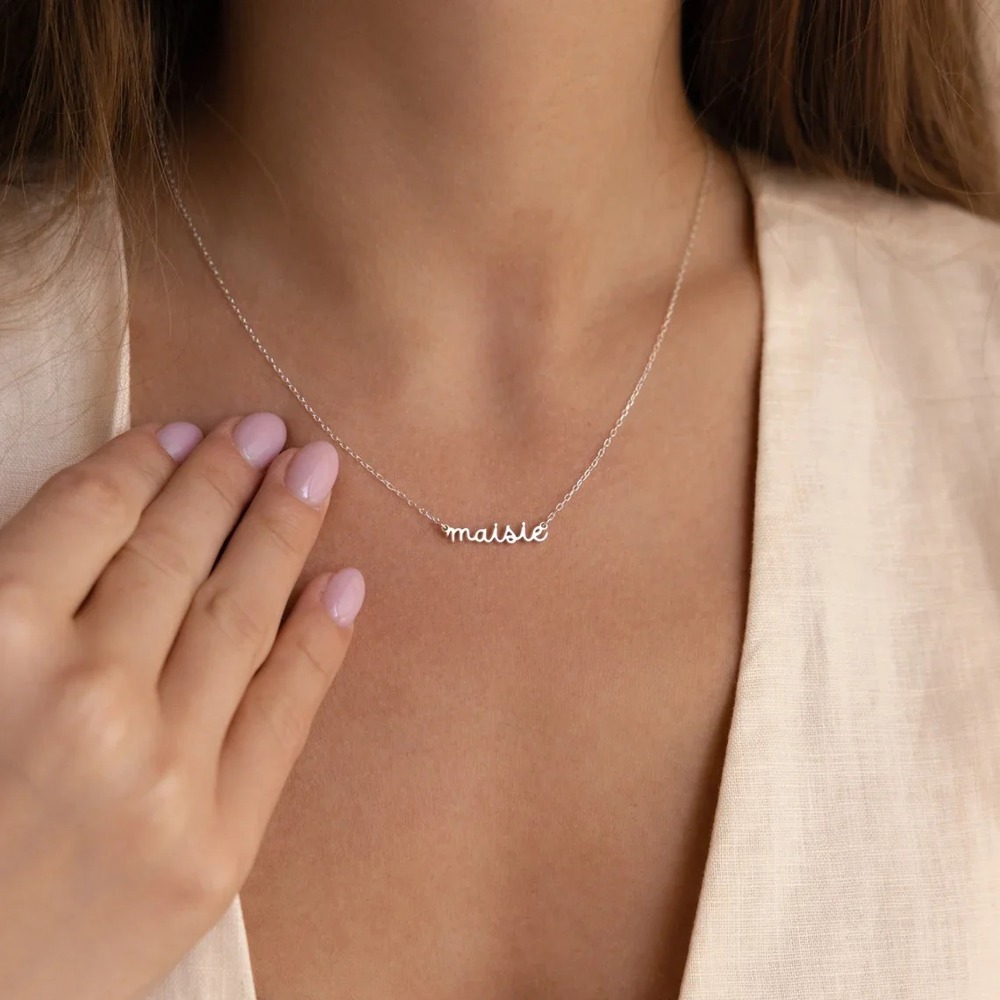 Personalized Name Necklace: Minimalist & Chic