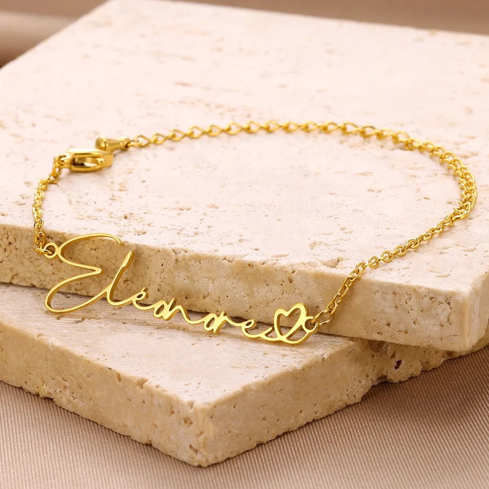 Personalized Heart Name Bracelet - Chic & Timeless Style