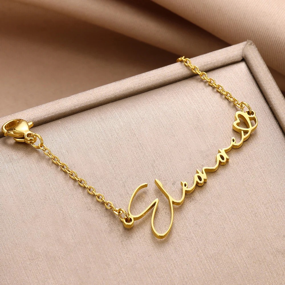 Personalized Heart Name Bracelet - Chic & Timeless Style