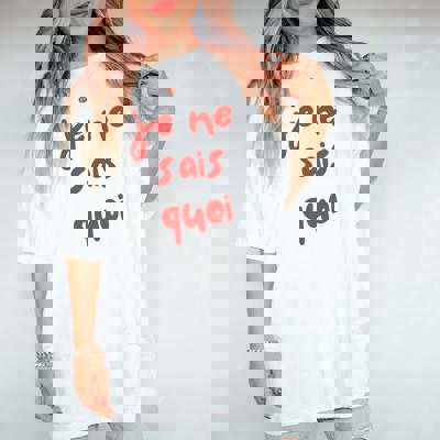 je ne sais quoi Graphic Comfort Color Tee