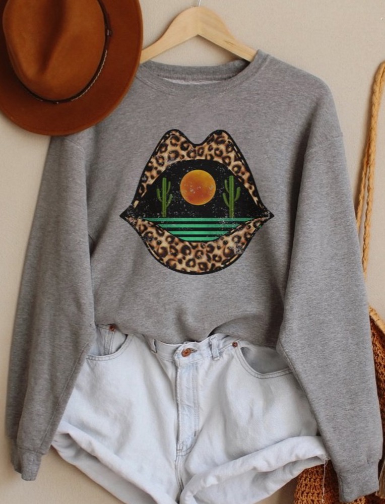 Desert Lips Sweatshirt / Women's Western Graphic Sweatshirt