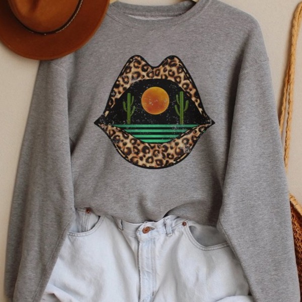 Desert Lips Sweatshirt / Women's Western Graphic Sweatshirt